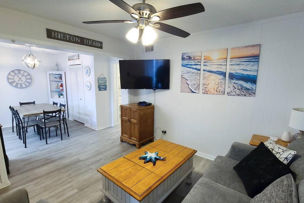 Gorgeous 2 Bedroom Condo